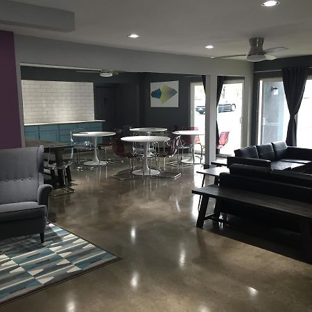 Aae Austin'S Travelodge Экстерьер фото