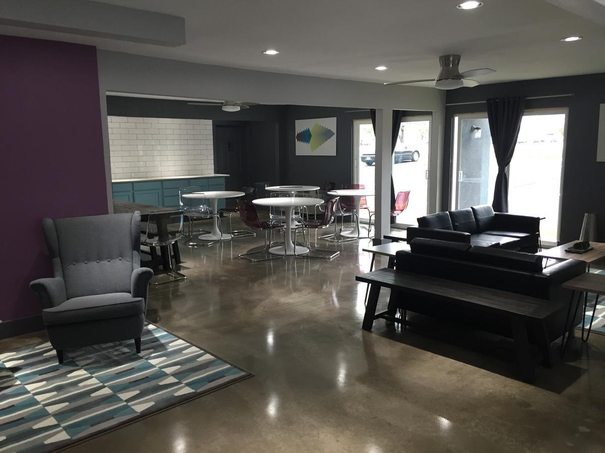 Aae Austin'S Travelodge Экстерьер фото